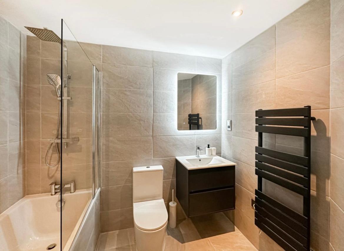 2 Bedroomed By Sefton Park And Spire Hospital Apartment Liverpool