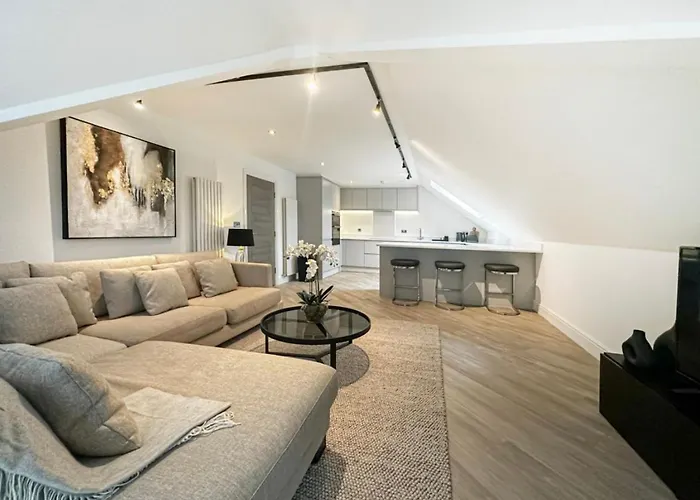 2 Bedroomed Apt By Sefton Park And Spire Hospital